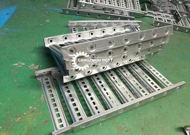 Gegalvaniseerde Staal Gegalvaniseerde Ponsengaten 2.5mm Kabel Tray Manufacturing Machine