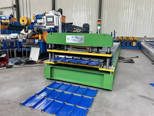 4 kW PLC-gecontroleerde dakplaat koud rollen vormmachine met 18-20 stations