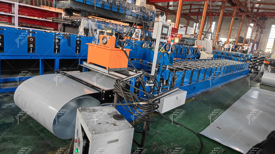 3T Hydraulisch snijden dakplaat rollen vormen machine met PLC besturingssysteem