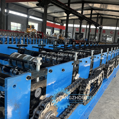 Gegalvaniseerde flying cutter non stop 20m/min Decking Floor Steel Sheet Roll Forming Machine