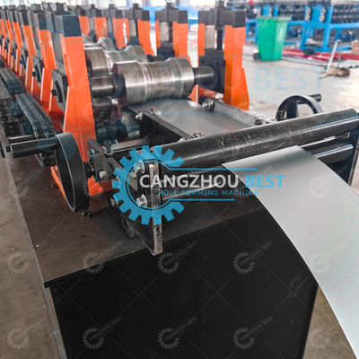 Stalen dikte 0,8 mm verschil embossing sluiter rollende deur profiel rolvormende machine