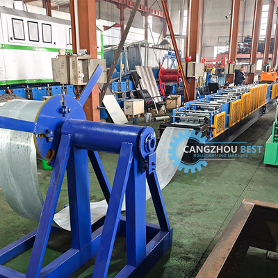 Kleurstaal vierkantbuisvormmachine voor het snijden van rolvorming met elleboogmachine
