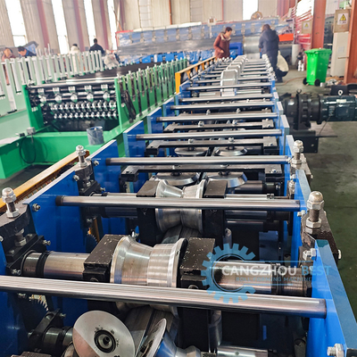 Kleurstaal vierkantbuisvormmachine voor het snijden van rolvorming met elleboogmachine