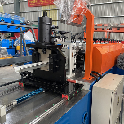 Stut- en spoorrolvormmachine PLC-besturing Vliegzaag snijtype