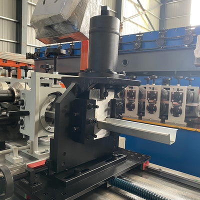 Stut- en spoorrolvormmachine PLC-besturing Vliegzaag snijtype
