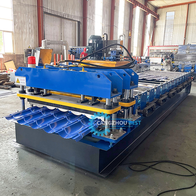 Kleurstaal 3kw servomotor High Speed Zee Roofing Q Tile Roll Forming Machine