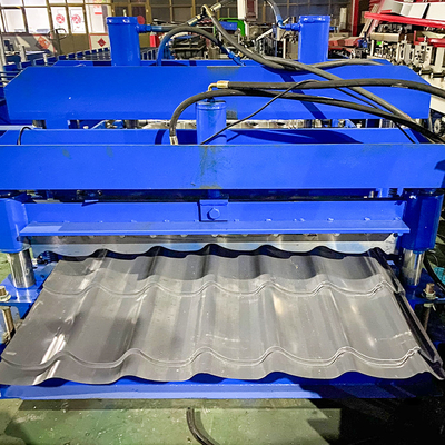 Gegalvaniseerd staal Hydraulisch snijden dakpaneel geglazuurde tegel rollen vormmachine koud