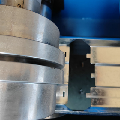 0.8-1.2 mm zelfvergrendelende dubbele kop deurraam rolvormende machine