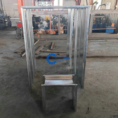 PLC-besturingssysteem Stalen gebouw gegalvaniseerd zelfvergrendeld deurraam rolvormende machine
