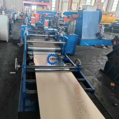 PLC-besturingssysteem Stalen gebouw gegalvaniseerd zelfvergrendeld deurraam rolvormende machine