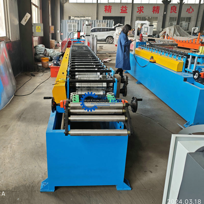 Gegalvaniseerde staalprofiel zijde muur hek maken rollen vormen machine