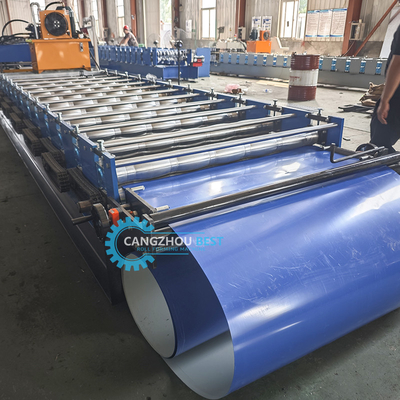 Kleurstaal PLC-besturing Hydraulisch drukken en snijden Zee Roof Tile Roll Forming Machine