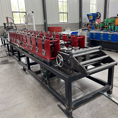 C-staaf rollenvormende machine met hydraulisch snijsysteem