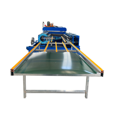 Automatische verandering van de grootte PU Liner staal profiel dakplaat rolvormende machine voor 0,3-0,8 mm