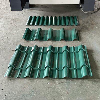 0.25-0.6mm Dikte Drie-laag rolvormende machine 5.5Kw hoofdmotor vermogen