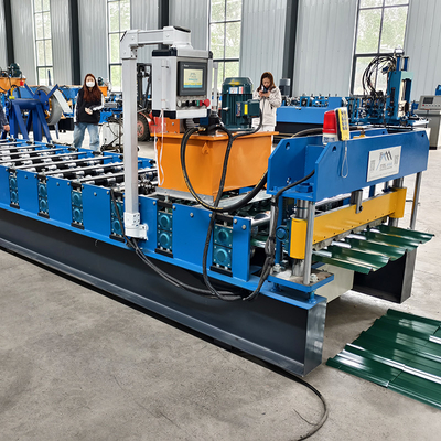 Duurzame 45# staal rollers metalen dakvormende machine met 3 kW hydraulisch station vermogen en 5,5 kW hoofdmotor vermogen