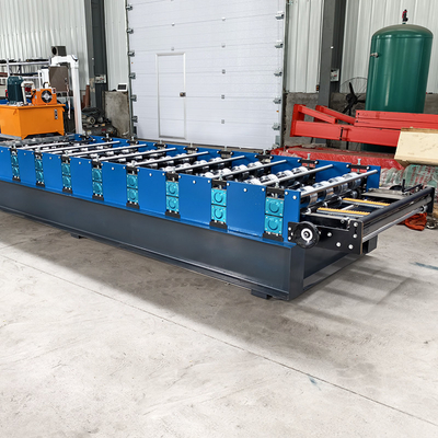 Duurzame 45# staal rollers metalen dakvormende machine met 3 kW hydraulisch station vermogen en 5,5 kW hoofdmotor vermogen