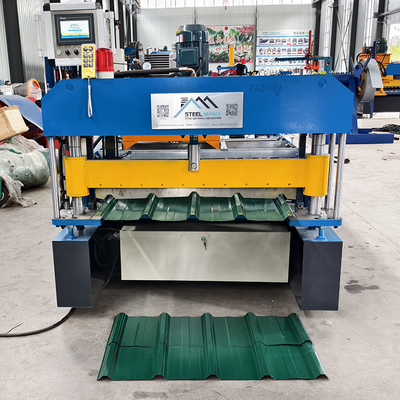Duurzame 45# staal rollers metalen dakvormende machine met 3 kW hydraulisch station vermogen en 5,5 kW hoofdmotor vermogen