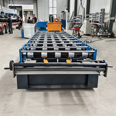 Duurzame 45# staal rollers metalen dakvormende machine met 3 kW hydraulisch station vermogen en 5,5 kW hoofdmotor vermogen