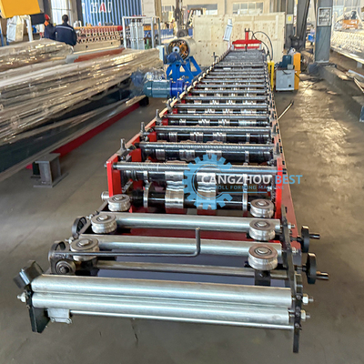 PLC-besturing Hoog snelheidsstaalwandpaneel Soffit-paneel maken rolvormende machine