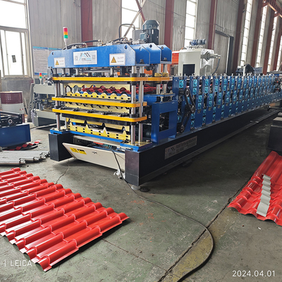 Kleurstaalprofiel dakplaat rolvormende machine Drie laag drievoudig ontwerp