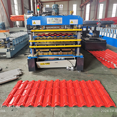 Kleurstaalprofiel dakplaat rolvormende machine Drie laag drievoudig ontwerp