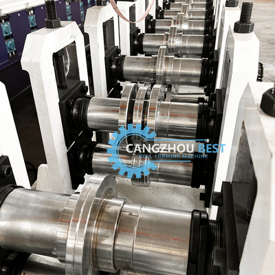 Staalprofiel twee maten Stud Roll Forming Machine Met Hydraulisch Punch