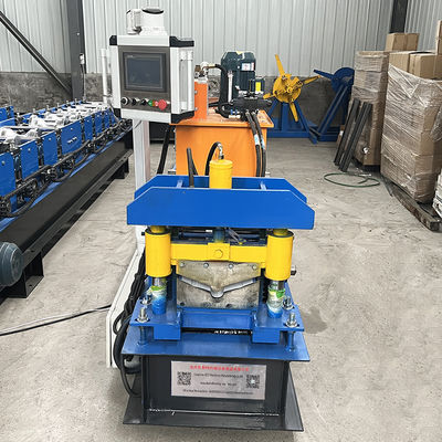 Stalen profiel nokstuk rolvormmachine met 380v spanning 14 rijen rollen en 40# hydrauliek voor dakpan IBR golfplaat ontwerp