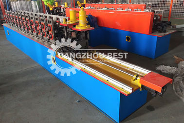 Hoge snelheid non-stop 25 m/min gipsplaten nagel- en spoorrolvormmachine
